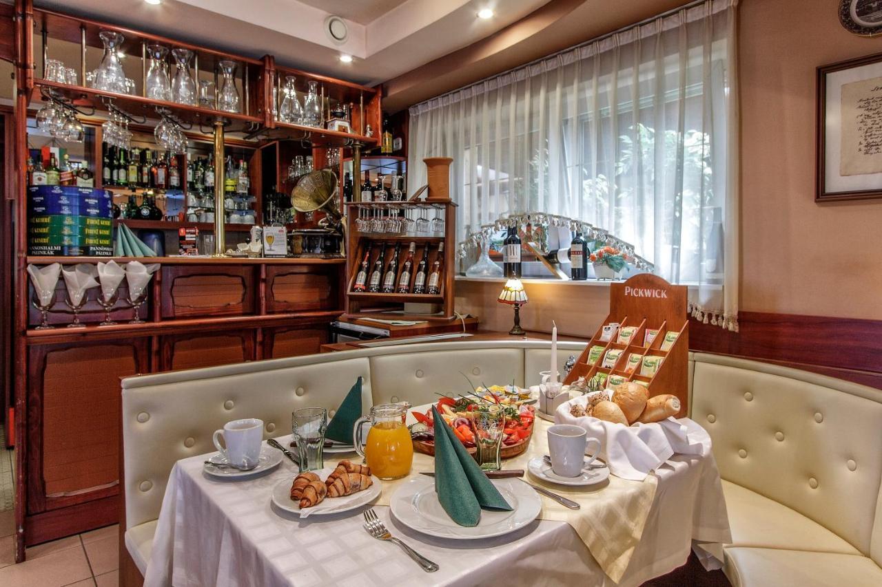 Aranypatko Fogado-Etterem Hotel Győrújbarát Eksteriør billede